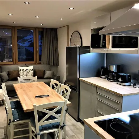 Renove 3 Pieces, 4 Pers, 2 Ch, En Plein Coeur De La Station, Proche Des Pistes Et Commerces - Fr-1-545-36 Apartment *
