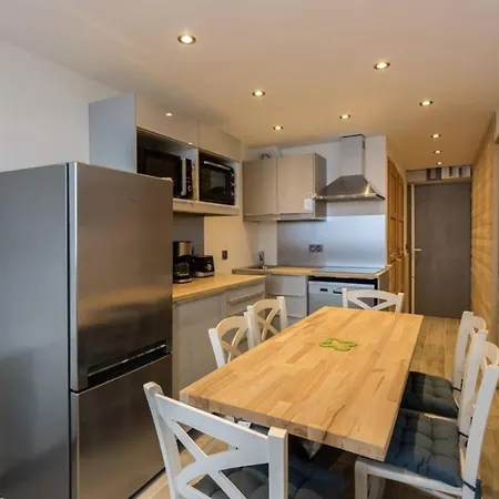 Renove 3 Pieces, 4 Pers, 2 Ch, En Plein Coeur De La Station, Proche Des Pistes Et Commerces - Fr-1-545-36 Apartment *
